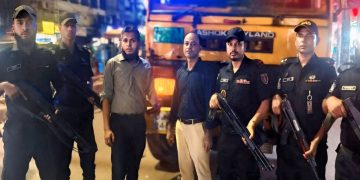 নয়াবাজারে ৭৩ টন বন্ডেড ডুপ্লেক্স বোর্ডসহ ১০ ট্রাক আটক