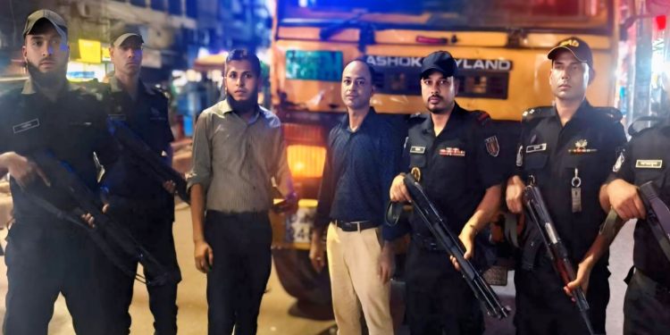 নয়াবাজারে ৭৩ টন বন্ডেড ডুপ্লেক্স বোর্ডসহ ১০ ট্রাক আটক