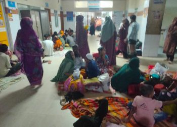 ভোলা সদর হাসপাতালে শয্যা সংকট, মেঝেতে শিশু রোগী