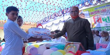 মোবারকপুর উচ্চ বিদ্যালয়ের প্রধান শিক্ষক কামরুজ্জামানের অবসরজনিত বিদায় সংবর্ধনা