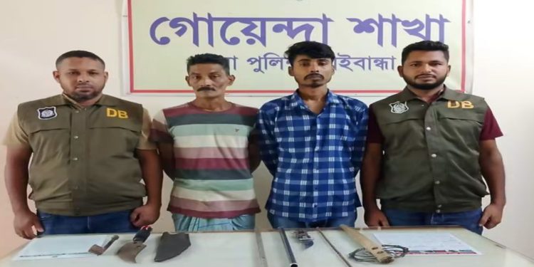 গাইবান্ধায় ডিবির অভিযানে দেশীয় অস্ত্রসহ দুইজন গ্রেপ্তার