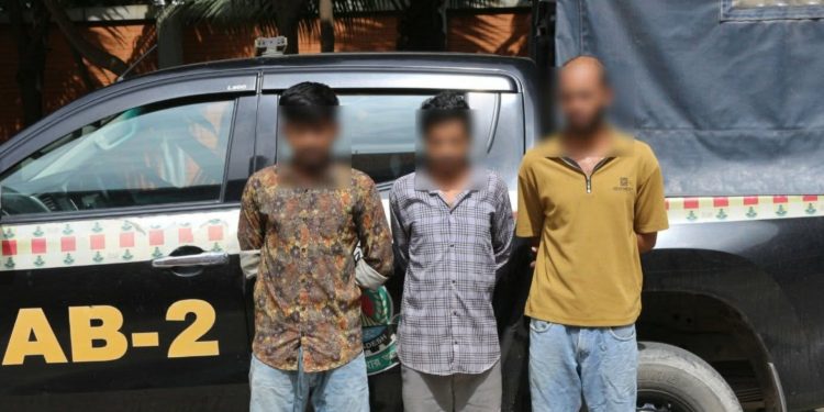 মোহাম্মদপুরে দস্যুতার প্রস্তুতি, সামুরাইসহ গ্রেপ্তার ৩