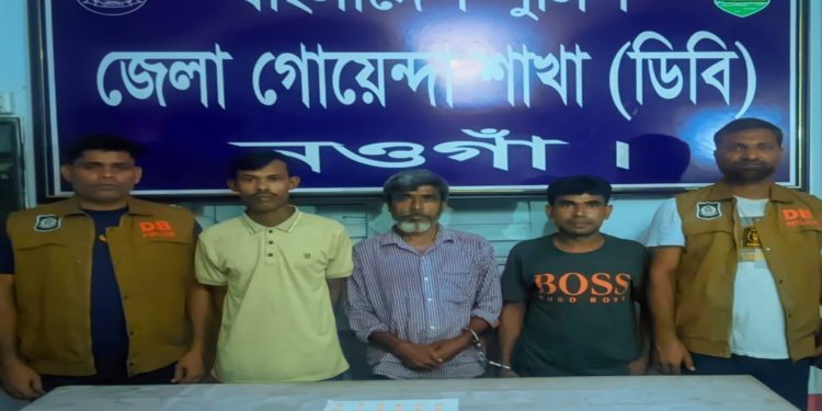 নওগাঁয় ১২০ পিস ইয়াবাসহ ডিবির অভিযানে ৩ জন আটক