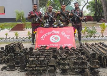 শিবগঞ্জ সীমান্তে ২৫ লাখ টাকার ভারতীয় ট্রাকের যন্ত্রাংশ জব্দ