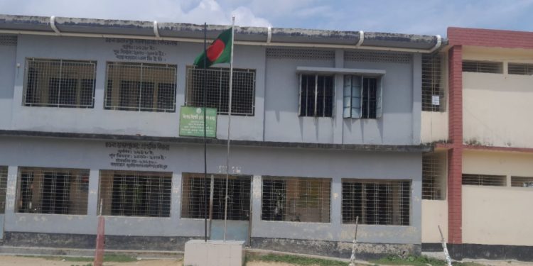 বদলগাছীর ৭৩ সরকারি প্রাথমিক বিদ্যালয়ে প্রধান শিক্ষক পদ শূন্য