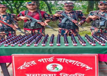 শিবগঞ্জ সীমান্তে ১৩০ বোতল ভারতীয় এস্কাফ সিরাপ জব্দ