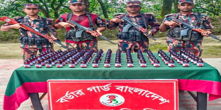 শিবগঞ্জ সীমান্তে ১৩০ বোতল ভারতীয় এস্কাফ সিরাপ জব্দ