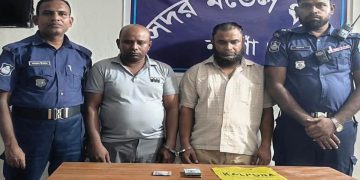 নওগাঁয় ময়লা ছিটিয়ে টাকা ছিনতাই, আন্তঃজেলা চক্রের দুই সদস্য আটক