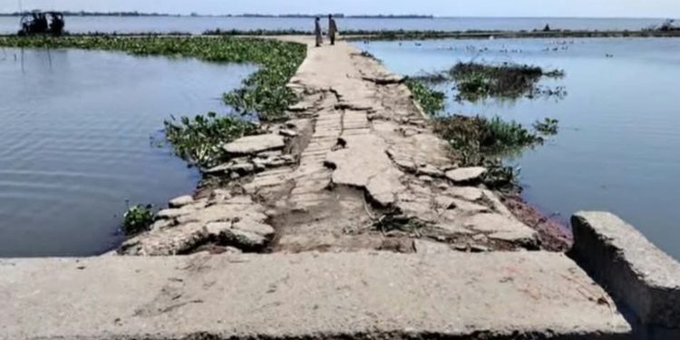 লাখাইয়ে ডিসি রোড থেকে বাজার সড়কের বেহাল দশা, চরম ভোগান্তিতে এলাকাবাসী