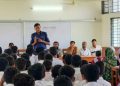 মধ্যনগরে শিক্ষার্থীদের নিয়ে ওসির মাদক ও বাল্যবিবাহবিরোধী সচেতনতামূলক আলোচনা