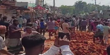 বাহুবলে স্ট্যান্ড দখল নিয়ে সিএনজি-টমটম শ্রমিকদের ধাওয়া-পাল্টা ধাওয়া, আহত ২০