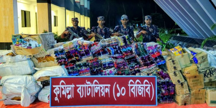 কুমিল্লায় কোটি টাকার ভারতীয় শাড়ি-বাজি-চকলেটসহ বিভিন্ন পণ্য জব্দ করেছে ১০ বিজিবি