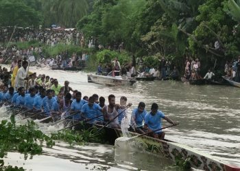 এক যুগ পর ইছামতীতে নৌকা বাইচ, নদীর দুই পাড়ে লাখো মানুষের ঢল