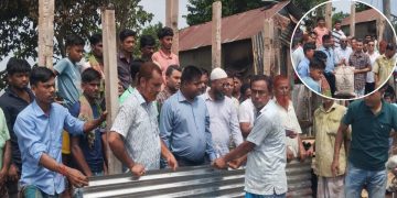 ধর্মপাশায় অগ্নিকাণ্ডে ক্ষতিগ্রস্ত পাঁচ দোকানিকে ঢেউটিন ও খাদ্য সহায়তা