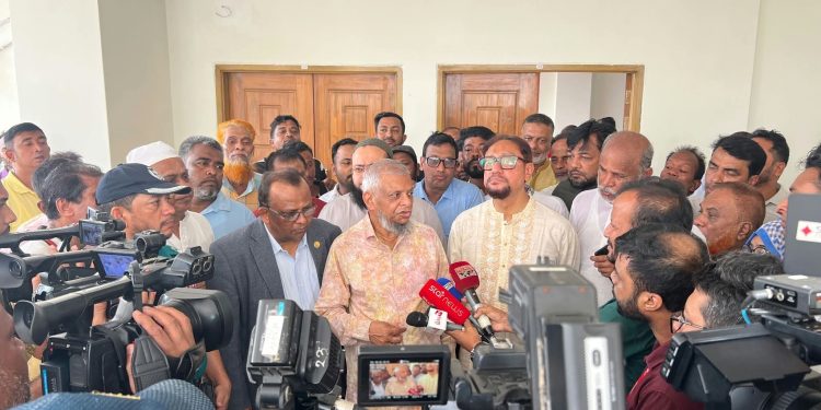 চট্টগ্রামের কালুরঘাটে  শ্রম কল্যাণ কেন্দ্র সরজমিনে পরিদর্শন করেছেন শ্রম ও কর্মসংস্থান মন্ত্রী আরিফুল হক চৌধুরী।
