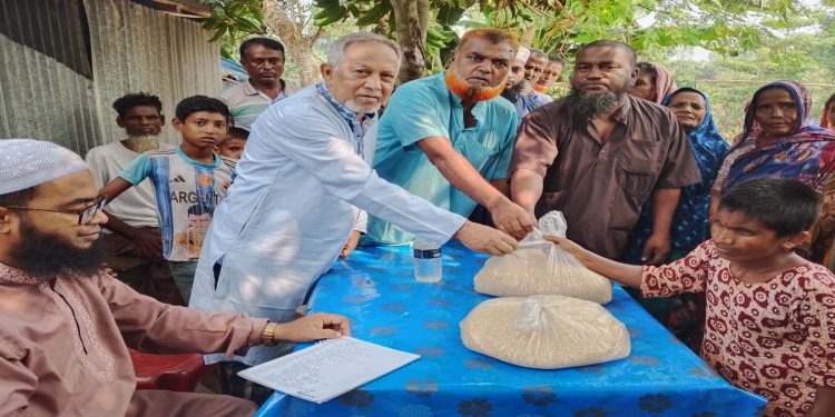 বাদিয়াখালিতে অসহায় মানুষের পাশে আবুল মনজুর শিক্ষা ও সেবা ফাউন্ডেশন