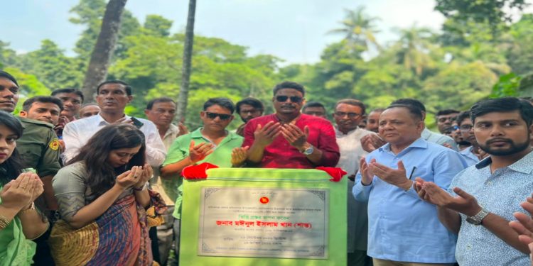 হরিরামপুরে প্রায় ৫ কোটি টাকায় তিন সড়কের উন্নয়নকাজের উদ্বোধন