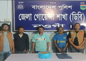 নওগাঁয় দুই কেজি গাঁজাসহ ৩ জনকে আটক করেছে ডিবি পুলিশ