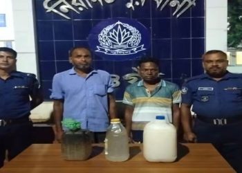 নিয়ামতপুরে ৩০ লিটার চোলাই মদসহ গ্রেপ্তার ২