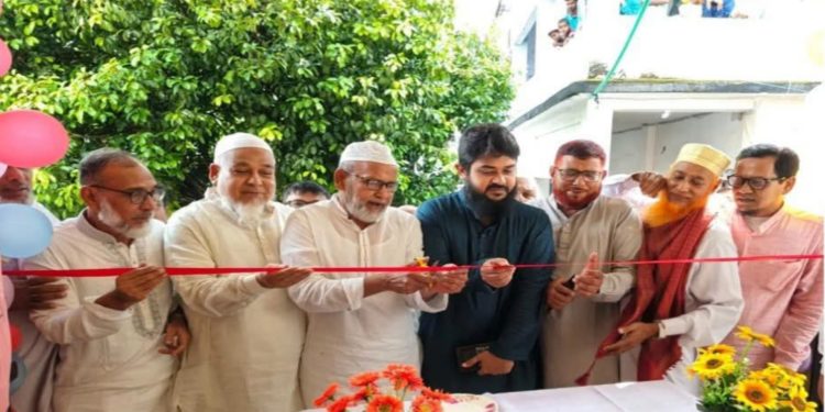 পোরশায় নবনির্মিত মাদ্রাসা ভবনের উদ্বোধন করলেন সংসদ সদস্য মোস্তাফিজুর রহমান