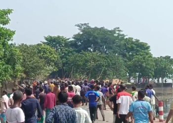 তাহিরপুরে মাইকে ঘোষণা দিয়ে পাঁচ গ্রামের সংঘর্ষ, আহত ২০