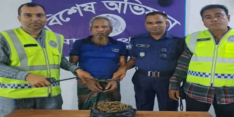 নওগাঁয় চা বিক্রির অন্তরালে গাঁজার ব্যবসা, গাঁজাসহ চা দোকানি আটক