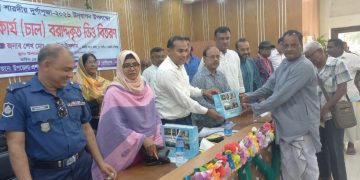 রাণীনগরে ৫০ পূজা মন্ডপে সরকারি অনুদান প্রদান