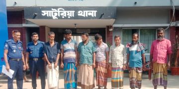 মানিকগঞ্জের সাটুরিয়ায় পুলিশের বিশেষ অভিযানে জুয়ার আসর থেকে ৭ জুয়াড়ি আটক, নগদ টাকা ও তাস জব্দ